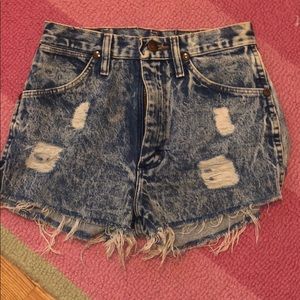 HIGH WAISTED WRANGLER DISTRESSED Shorts